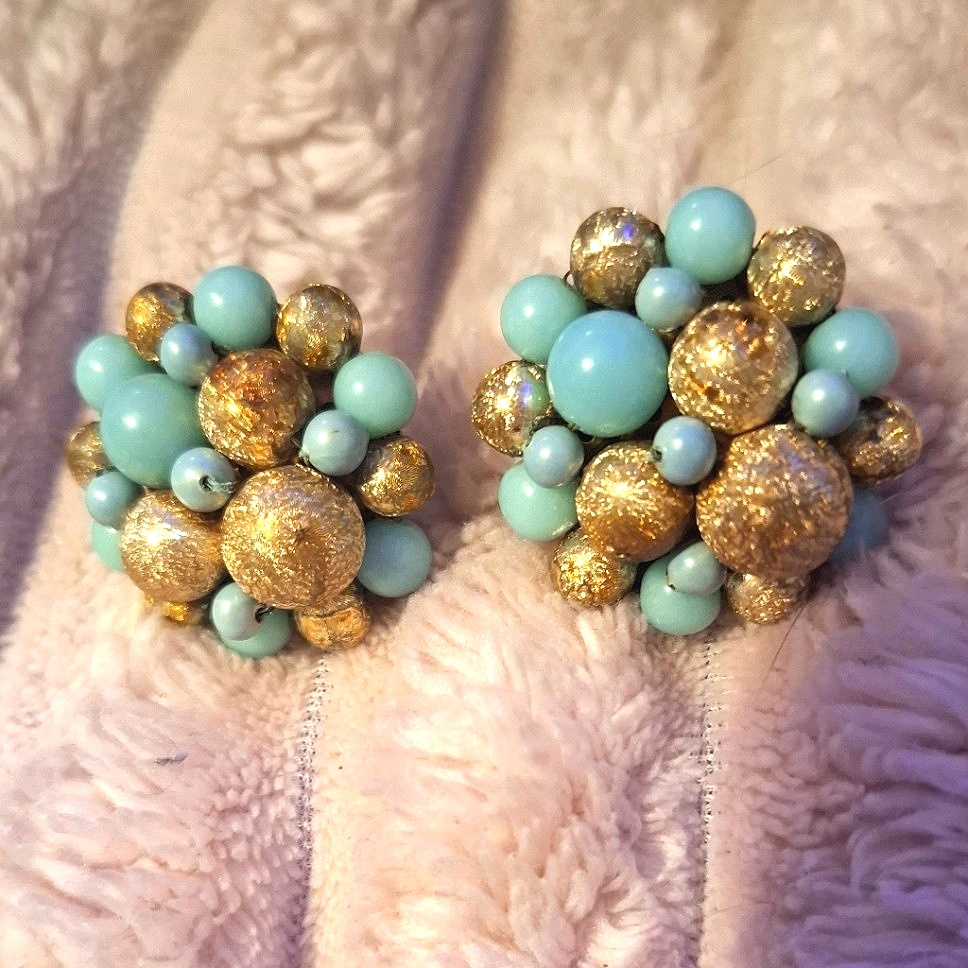Vintage 1950s Turqoise Gold Foil Japan Cluster Clip On Earrings Haskell-Style 11$